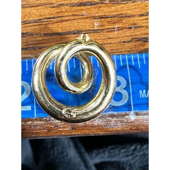 SOLD! Unique 14k yellow gold twist hoop earrings - Picture 4 of 8